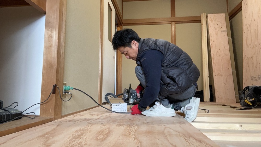 工事をする代表取締役香川幸次