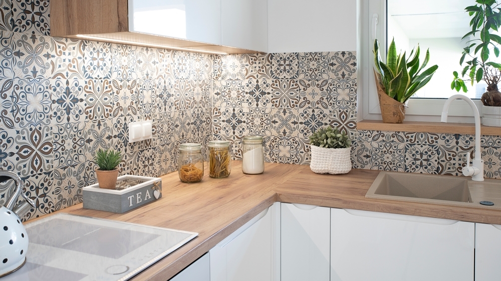 キッチン周りのタイルの変更